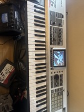 vendo este teclado roland fantom x6 esta en muy buenas condiciones