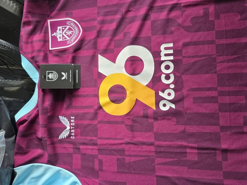Burnley home shirt size 20 - burnley,