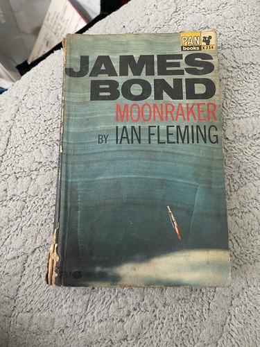 James bond moonraker paperback - james,