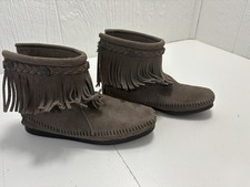 Minnetonka Womens 7 Taupe