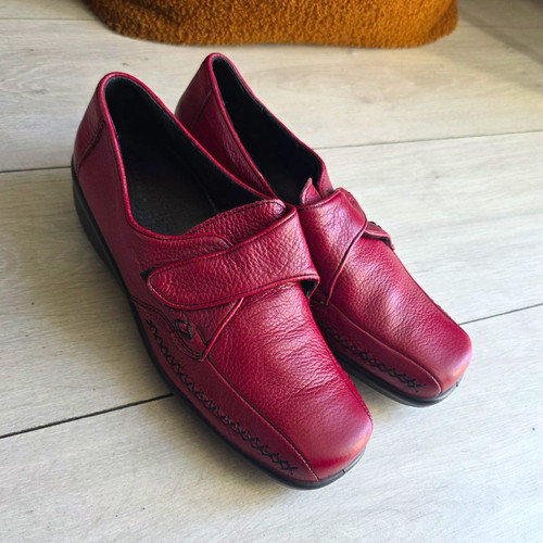 Pavers red leather strap - leather?,