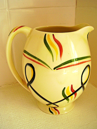 Wade milk jug primary - milk, colour