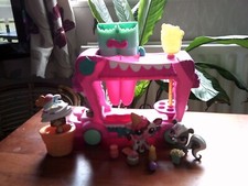 littlest pet shop. Vintage Ice Cream /sweet van with 4 pets.