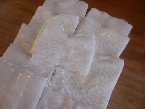 Beautiful cream lace - beautiful, 3.5"