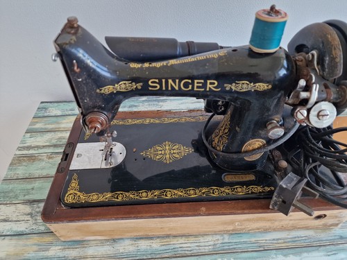 Vintage genuine 1952 singer - vintage,
