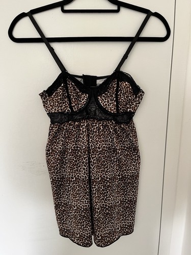 Women studio leopard print - studio,