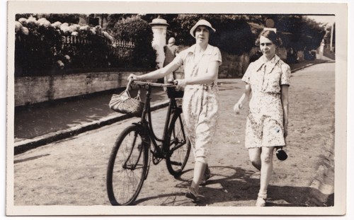 Vintage 1930s ladies - ​vintage,
