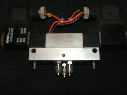 Pneumatic air ram cylinder - /,