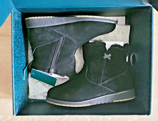 Ladies Emu Australia Beach