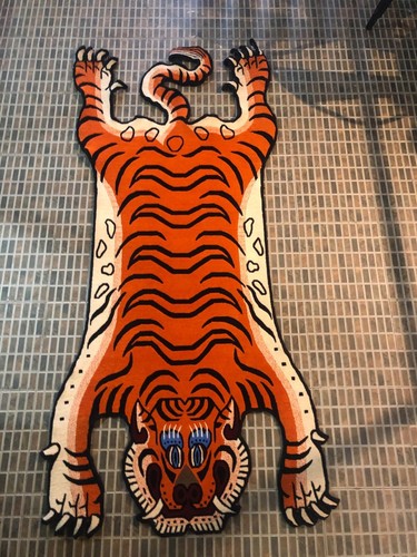 Hand knotted tibetan - hand, tiger