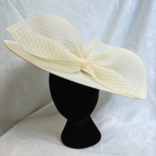 Ivory cream bow 40cm - wide, brim