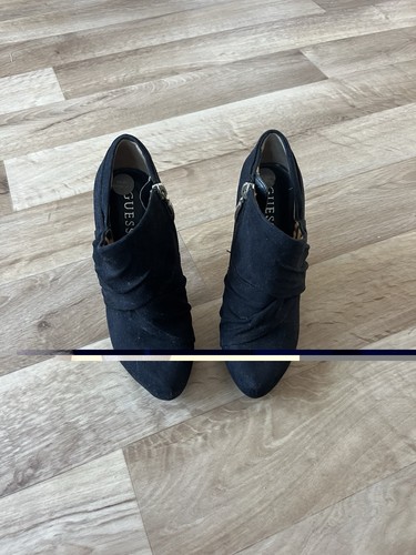 Size guess shoes very low - 4, (very