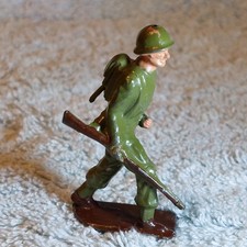 Vintage 1950s Crescent army lead 1/32 toy soldier with rifle #H