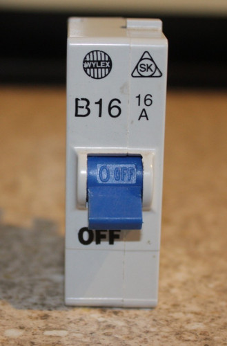 Wylex b16 16a plug - ,