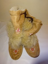 Suede Moccasins Boots UK 6 - USA first nation design - Fur lined with pom poms