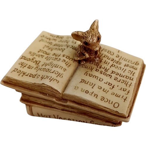 Mouse book figurine hidden - book,