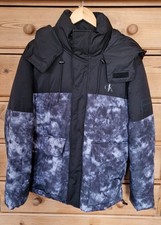 CK Calvin Klein Men's Cloud Print Winter Puffer Jacket Size M, J30J316627. Warm