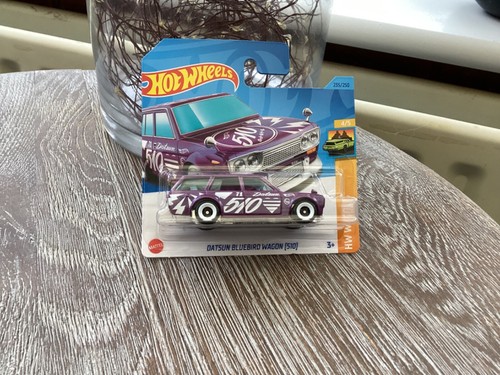 Hot wheels datsun - hot,