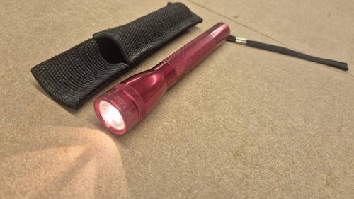 Bargain red mini maglite - red,