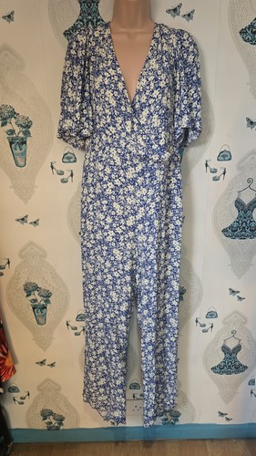Pretty blue floral - floral, straight