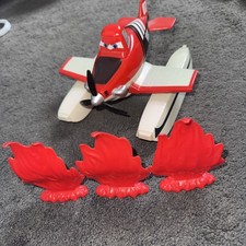 Disney Pixar Cars Fire & Rescue Scoop & Spray Firefighter Dusty plane bath toy 