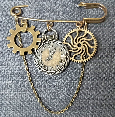 Lovely quirky steampunk gears - lovely,