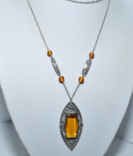 LOVELY VINTAGE LONG CZECH ART DECO SAUTOIR NECKLACE WITH A HEXAGONAL STONE