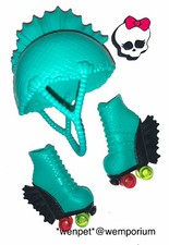 Monster High Lagoona Blue Roller Maze Boots Skates + Helmet Doll Clothes