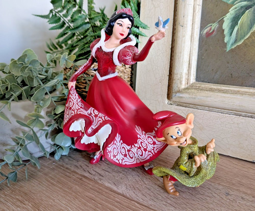 Disney showcase haute - haute, couture