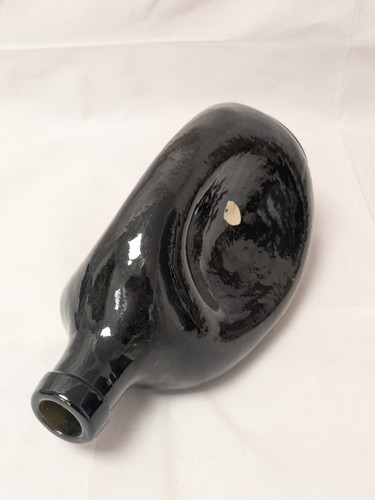 Pinched black triad glass - black,