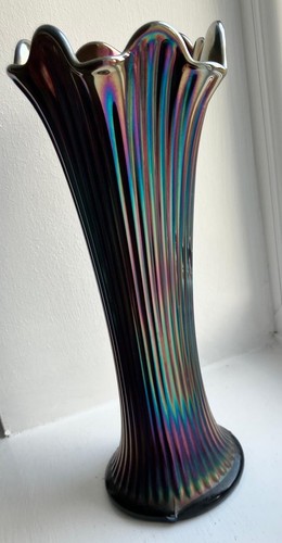 Carnival glass ribbed vase - ribbed,