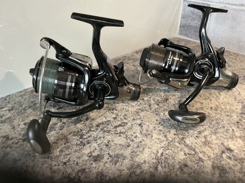 Two daiwa black widow br4000a - black,