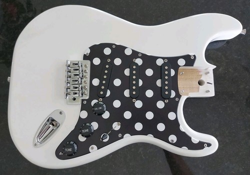 New loaded strat body - new,