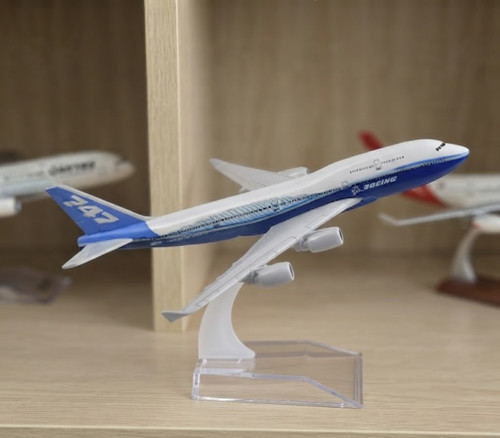Boeing 747 house - boeing, livery