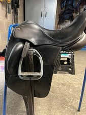 Fairfax Classic Monoflap Dressage Saddle 17.5 With Black Gullet In