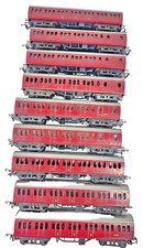 Rake of 9 Triang TT Coaches BR