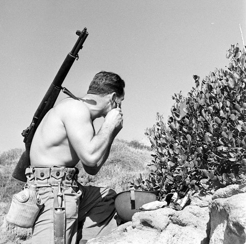 Wwii photo us marine - b&w,