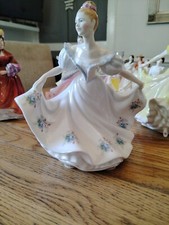 ROYAL DOULTON PRETTY LADIES