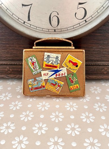 Mascot 1950s novelty compact - 1950s,