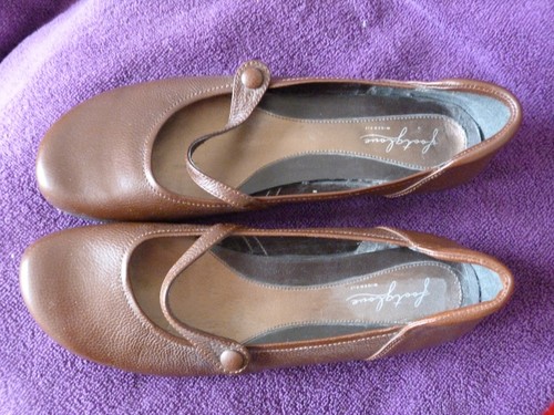 Ladies footglove wider fit