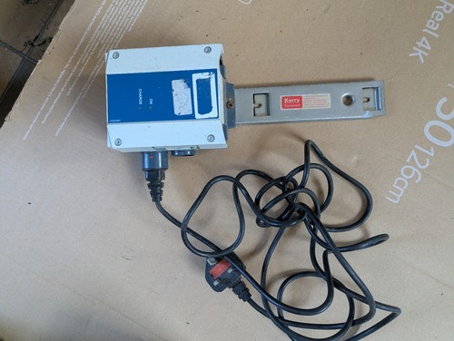 Hoist battery charger floor - battery,
