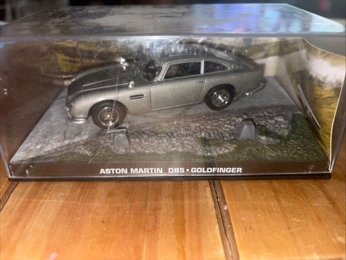 James bond 007 aston martin - bond,