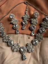 Stunnings Grey Pakistani/Indian Jewlerry Set with Earrings And Tikka Bridal Set