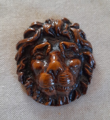 Carved lions head - , antique