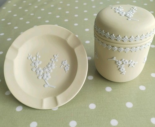 Wedgwood jasperware yellow - jasperware,