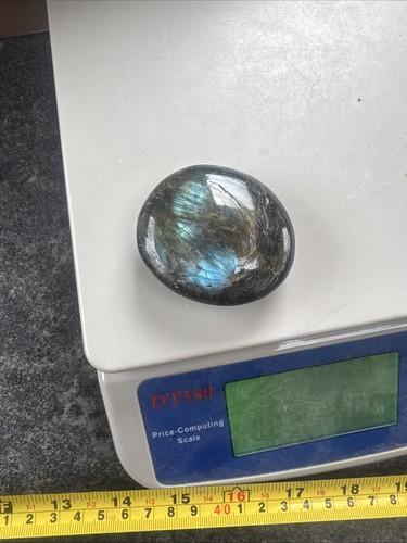 Labradorite palmstone - labradorite, —