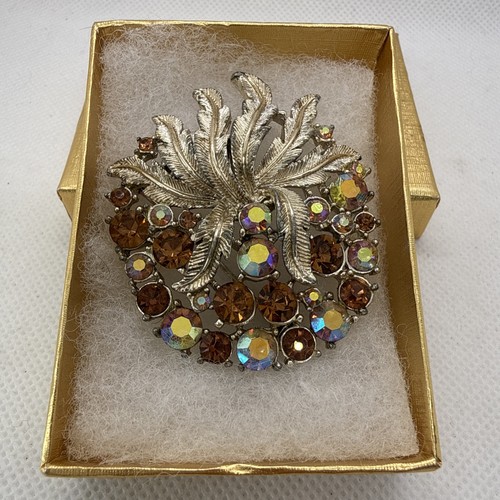 Vintage plume wreath brooch - vintage,