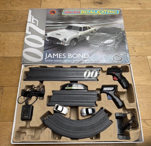 Micro scalextric james bond - james,