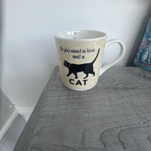 Max mug new design - t,