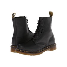  NEW Dr. Martens Women's 7